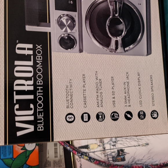 Victrola retro style speaker/ boombox - Picture 2 of 3